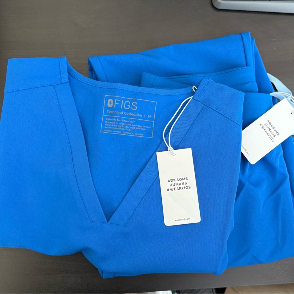 Figs scrub set in royal blue